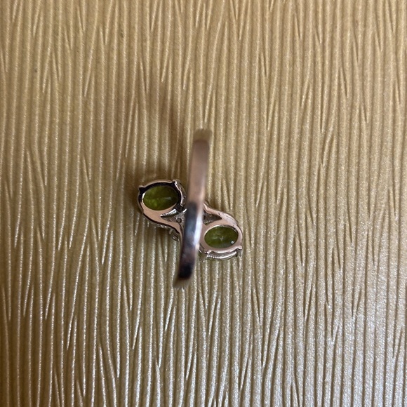 🖤 .925 Green Peridot Sterling Silver Eternity Ring - Picture 6 of 6